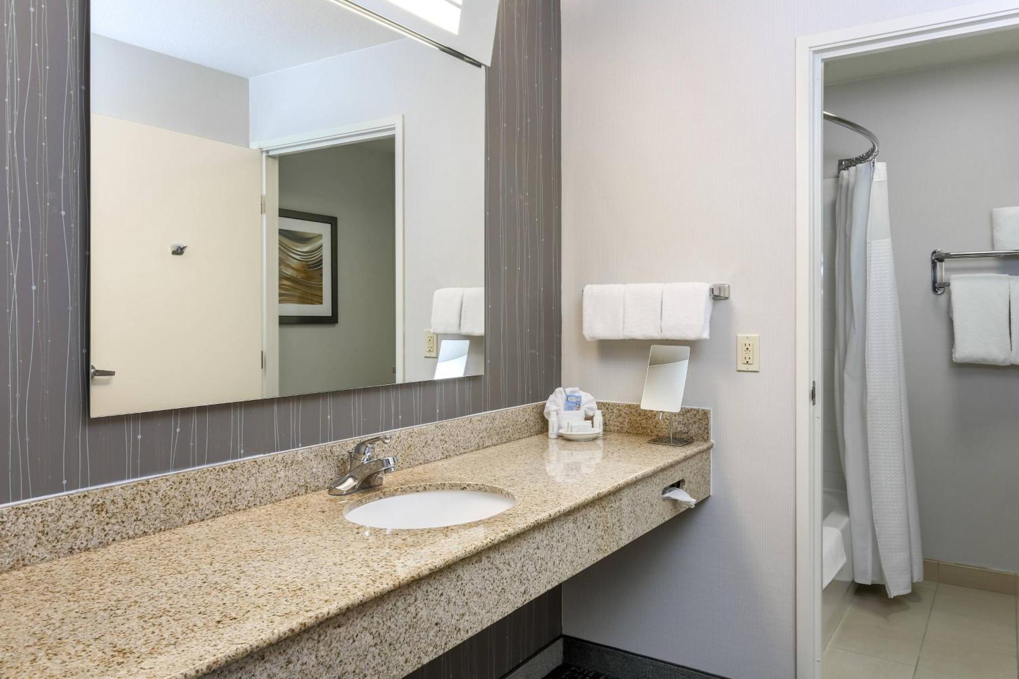 Courtyard By Marriott Roseville Galleria Mall/Creekside Ridge Drive Exterior foto