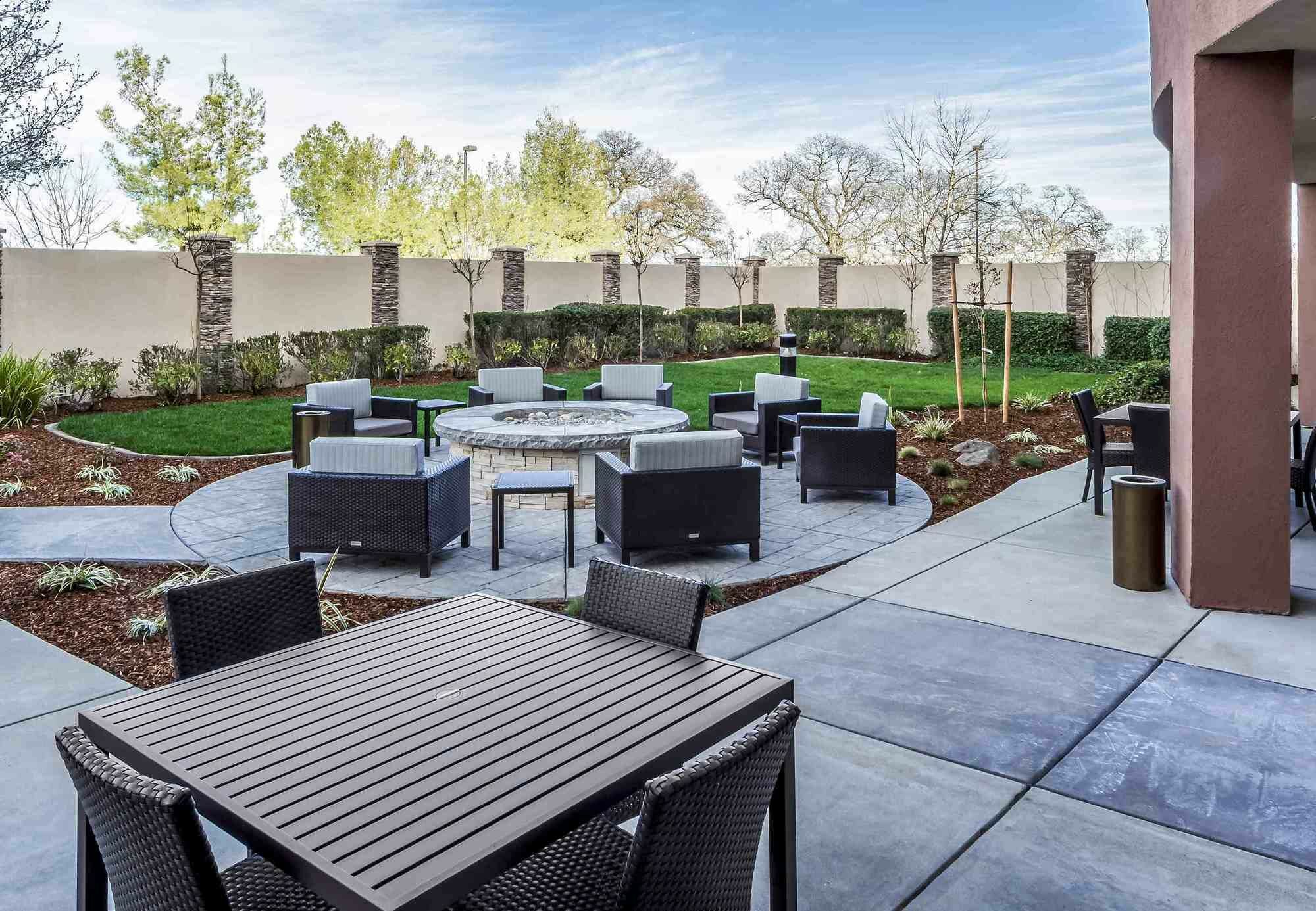 Courtyard By Marriott Roseville Galleria Mall/Creekside Ridge Drive Exterior foto